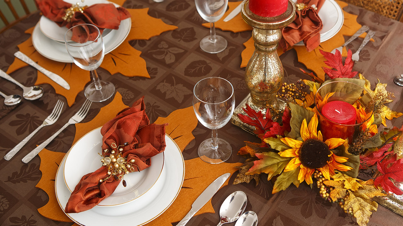 Thanksgiving Table Cloth
 4 Fun Ways to Spice Up Your Table for Thanksgiving Dinner