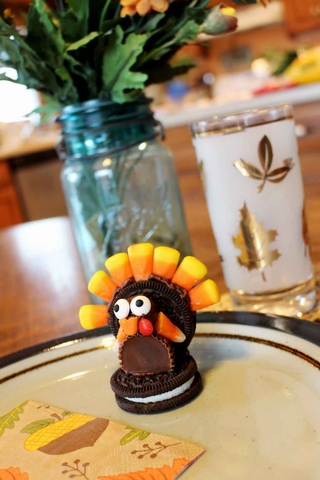 Thanksgiving Table Favors
 Make easy Thanksgiving table decorations or favors from