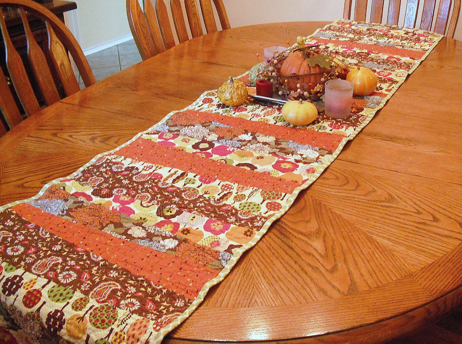 Thanksgiving Table Runner
 35 Unique Thanksgiving Table Runner Ideas