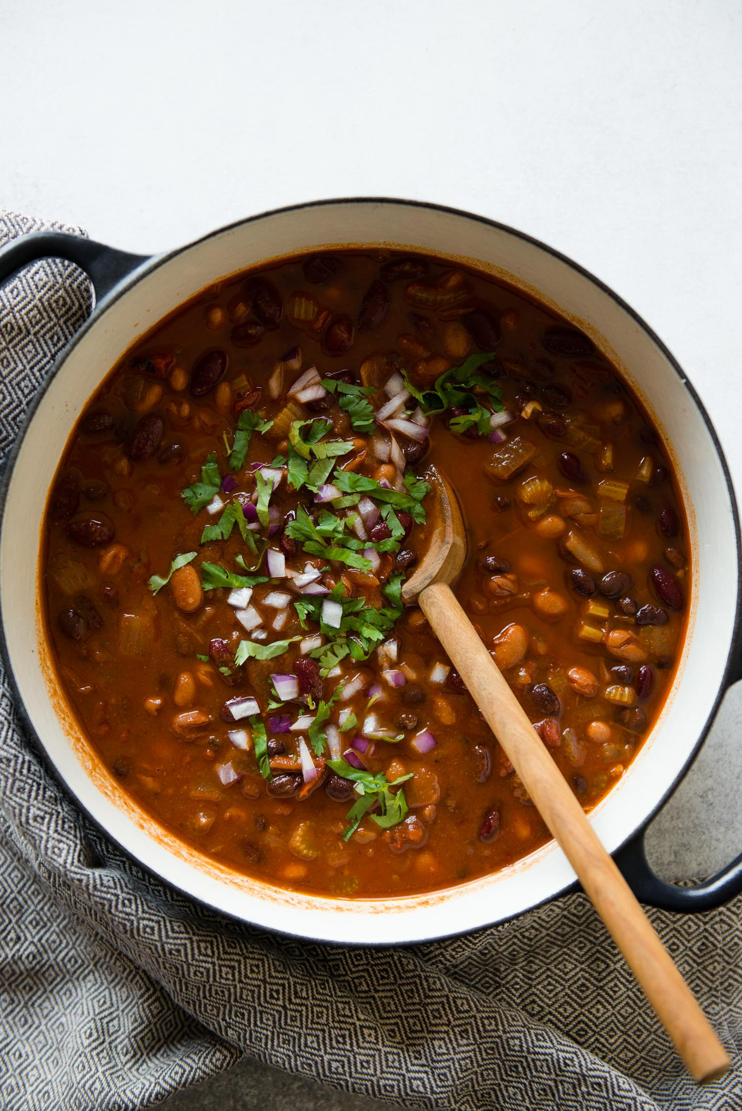 Three Bean Vegetarian Chili
 Chipotle Ve arian Three Bean Chili