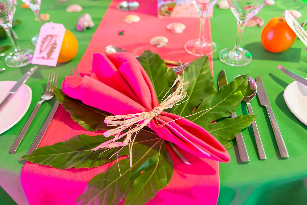 Tropical Beach Party Ideas
 Caribbean Tropical Beach Party table settings