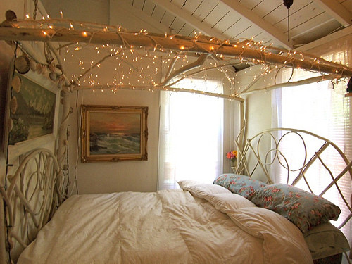 Twinkling Lights For Bedroom
 45 Ideas To Hang Christmas Lights In A Bedroom Shelterness