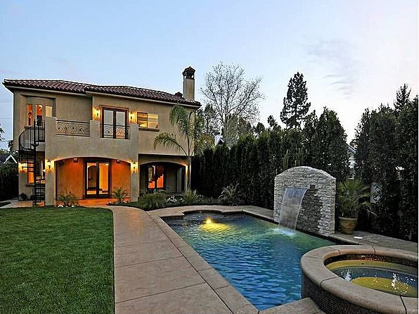 Tyrese Gibson Backyard
 Celebrity Houses
