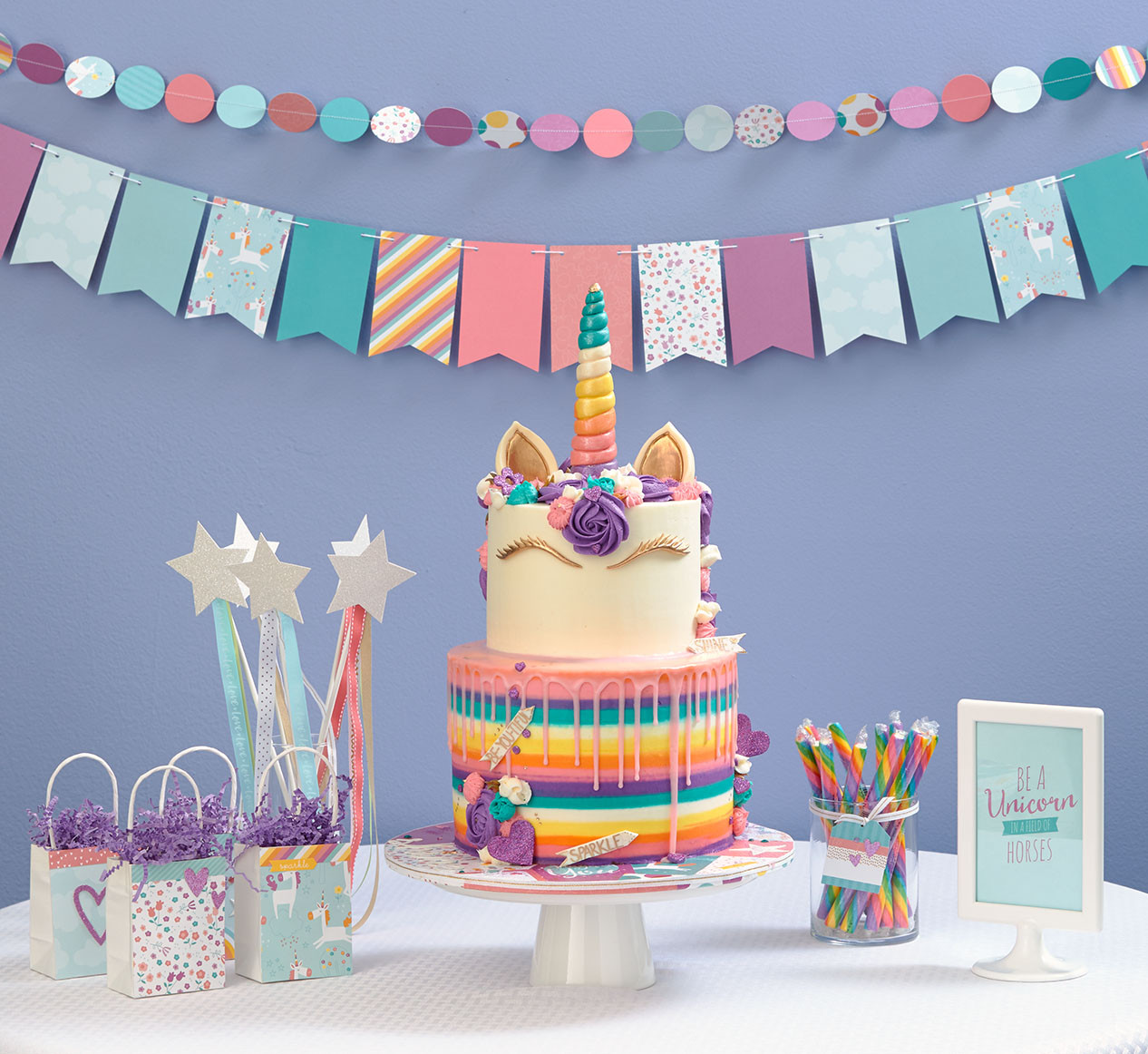 Unicorn Party Centerpiece Ideas
 This Unicorn Party Takes the Cake