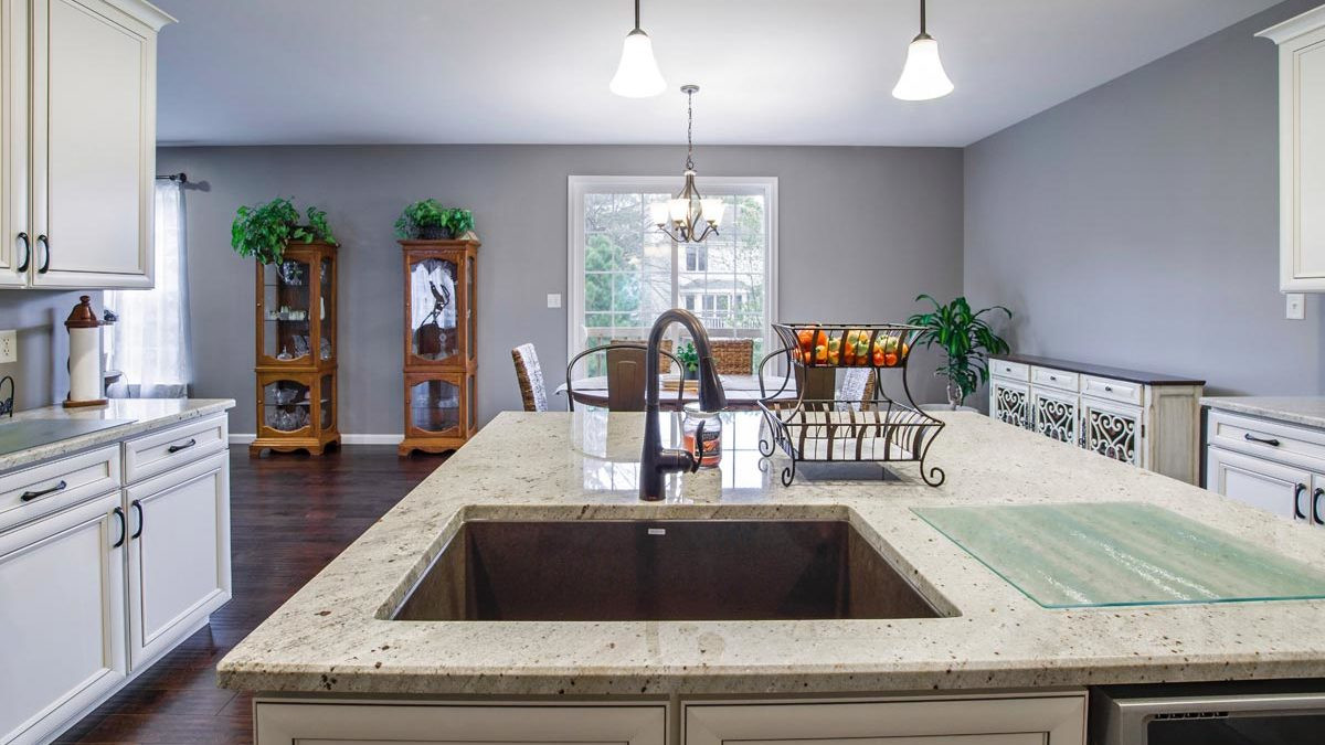 Updating Kitchen Counters
 Top 5 Reasons to Update Countertops if You’re Redoing