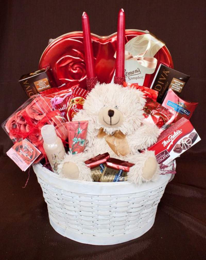 Valentine Day Gift Baskets Ideas
 20 Non Cheesy Valentines day ts for her 2020 Hike n Dip