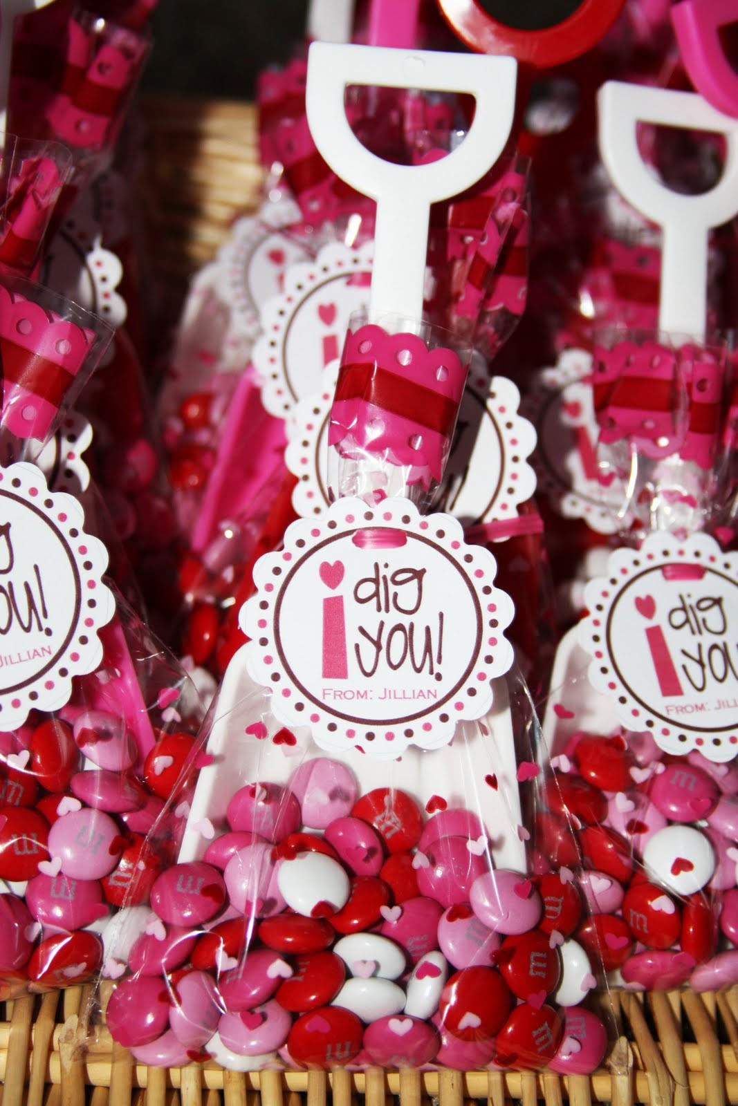 Valentine Gift Ideas For School
 Cute Food For Kids Valentine s Day Treat Bag Ideas