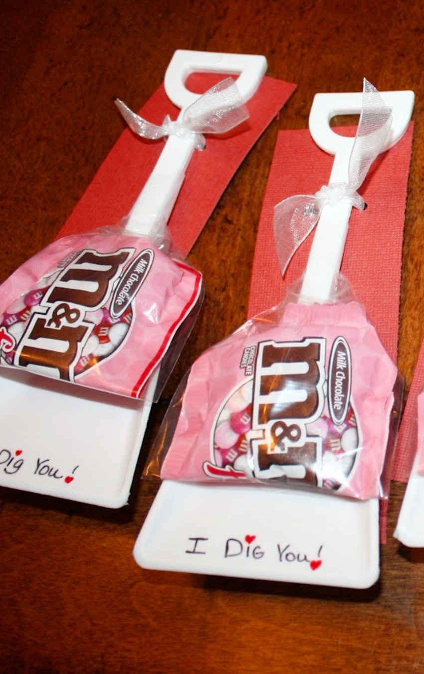 Valentine Gift Ideas For School
 DIY School Valentine Cards for Classmates and Teachers