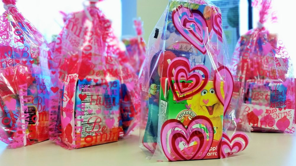 Valentine Gift Ideas For The Office
 Employee Valentines Day Gifts Apple and Eve fice