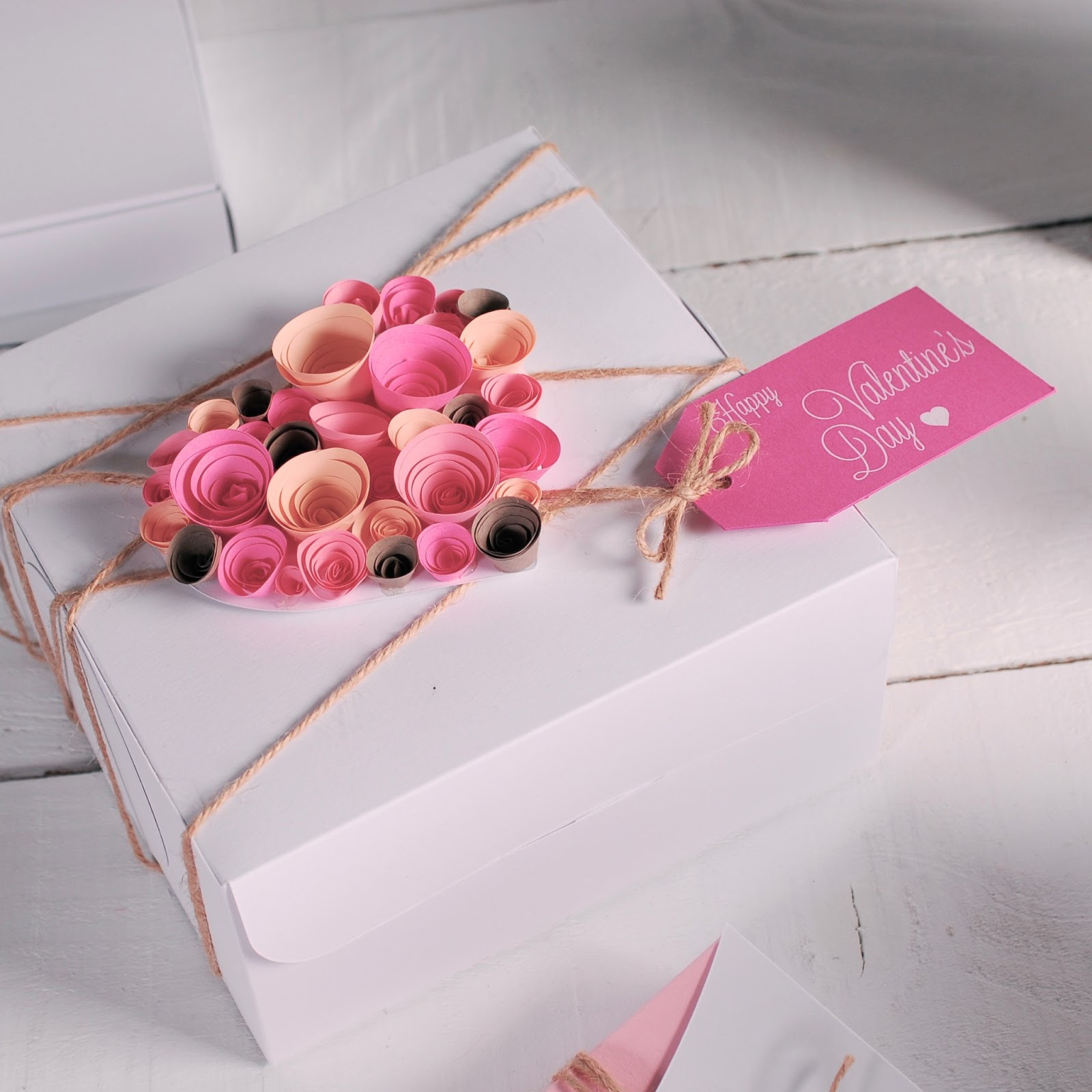 Valentines Day Gift Box Ideas
 Gift wrapping ideas for Valentines Day How to decorate a