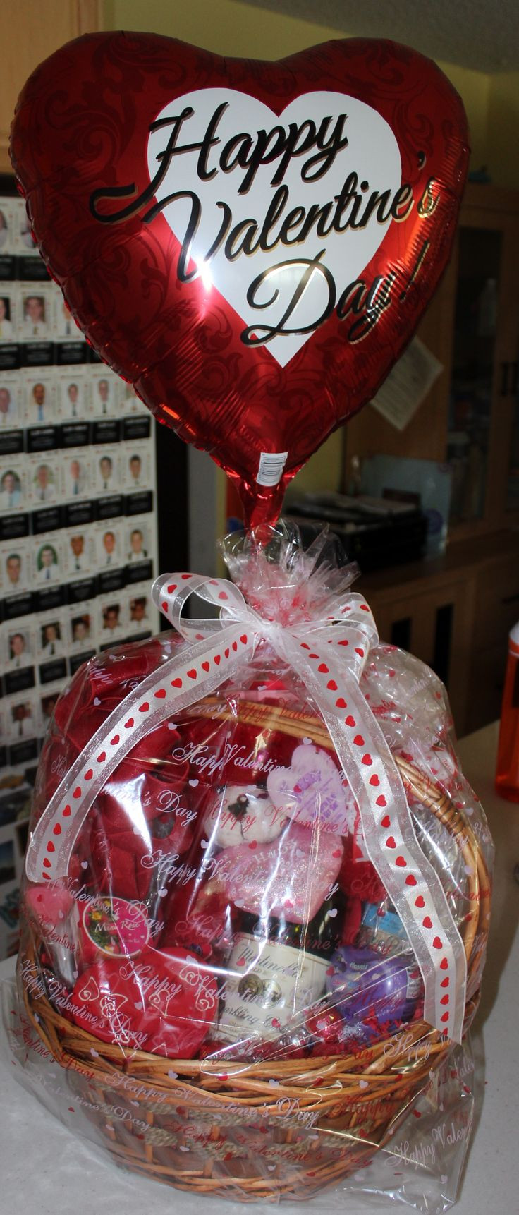 Valentines Gift Basket Ideas
 Best 25 Valentine t baskets ideas on Pinterest