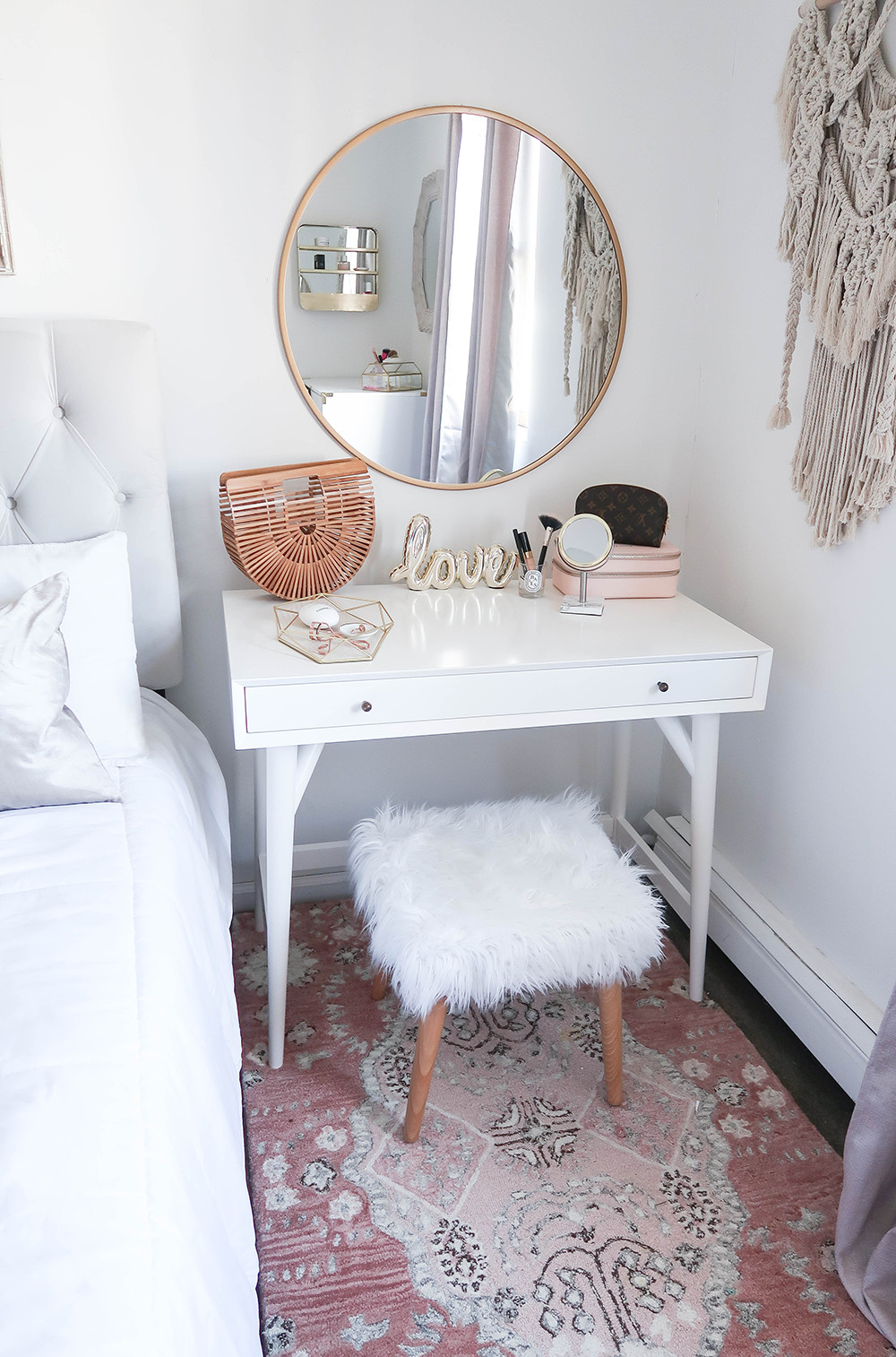 Vanity Ideas For Small Bedroom
 The 25 best Small bedroom vanity ideas on Pinterest