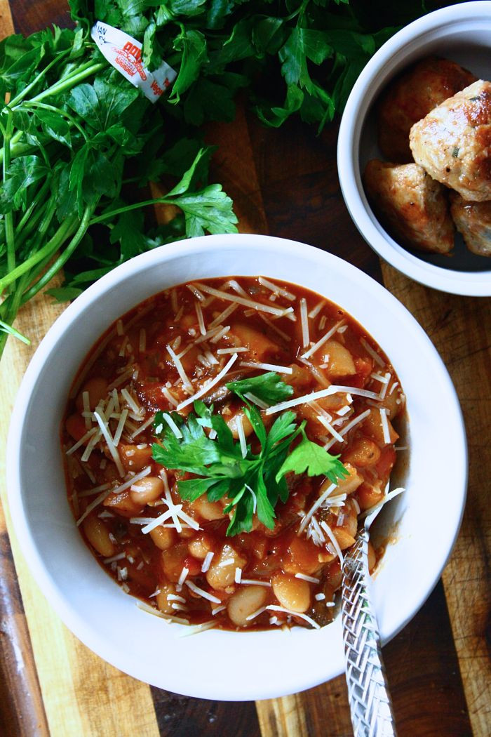 Vegetarian Chili With Beans
 Ve arian Chili with White Beans & Wild Mushrooms