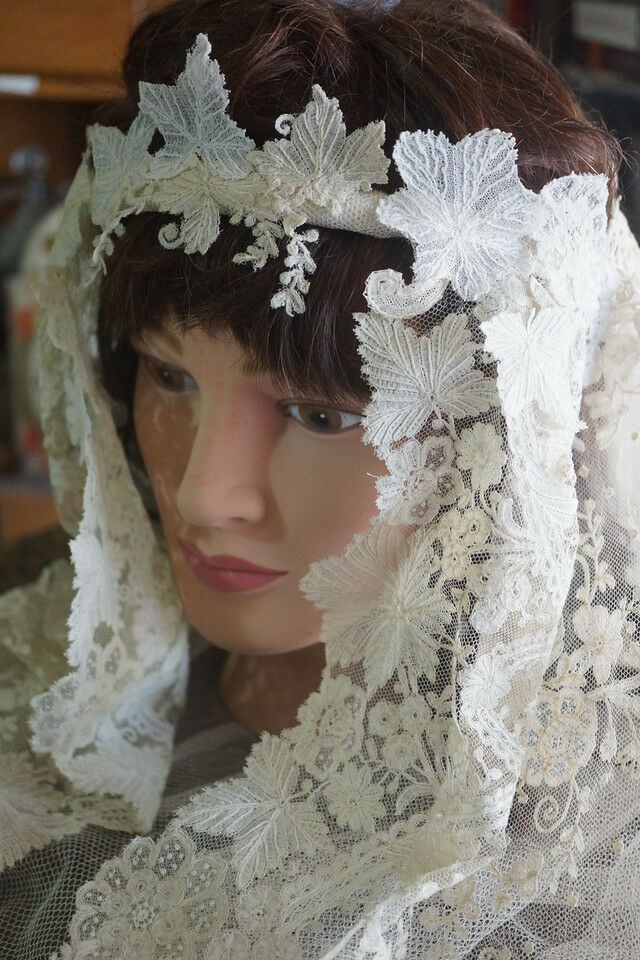 Victorian Wedding Veils
 Antique Victorian Brussels lace wedding veil 30" long