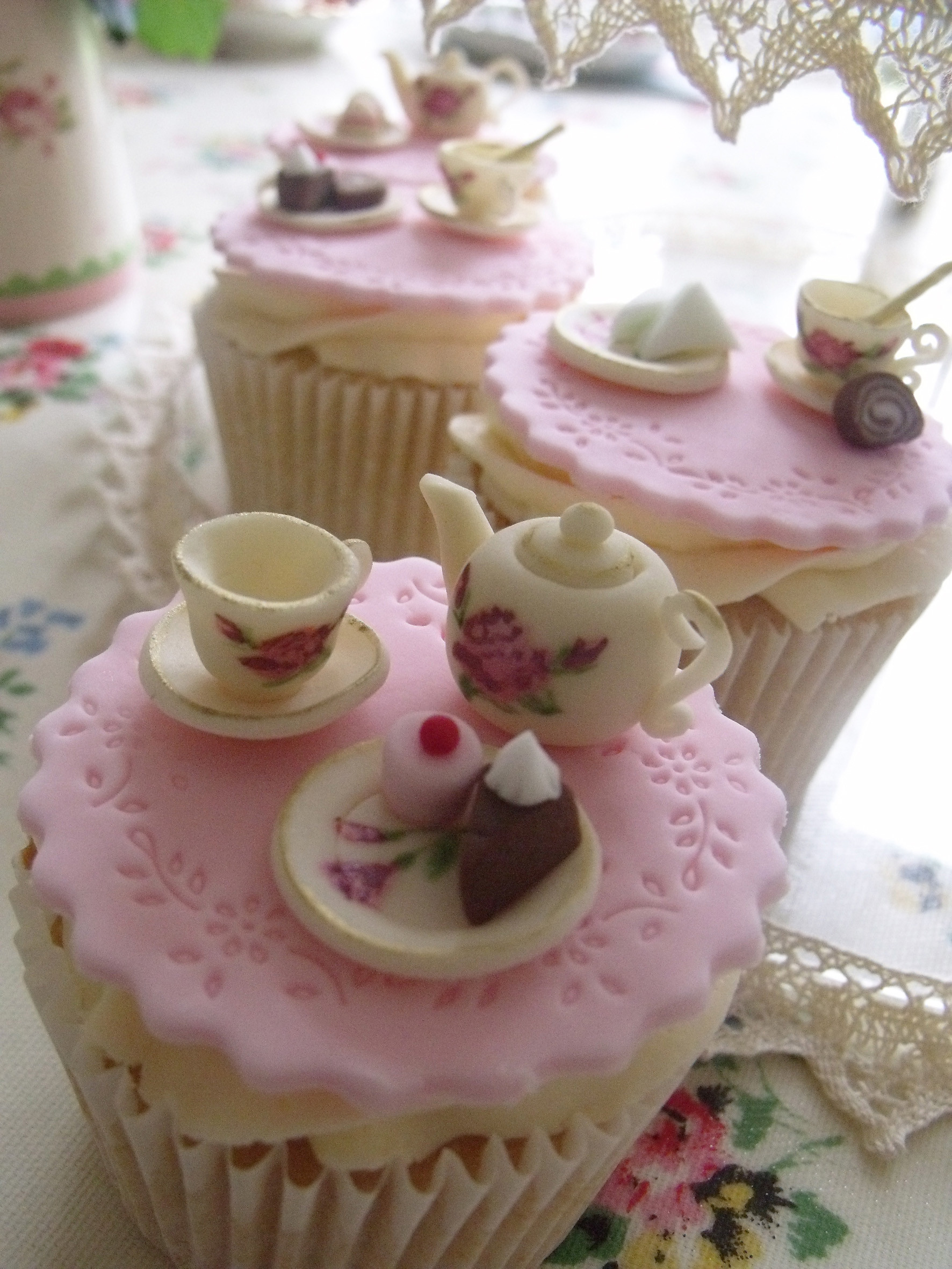 Vintage Birthday Party
 Vintage Dorset cake decorating