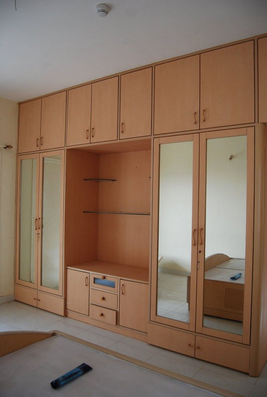 Wall Cabinet For Bedroom
 Modern And Fancy Bedroom Wardrobes And Closets Beautiful