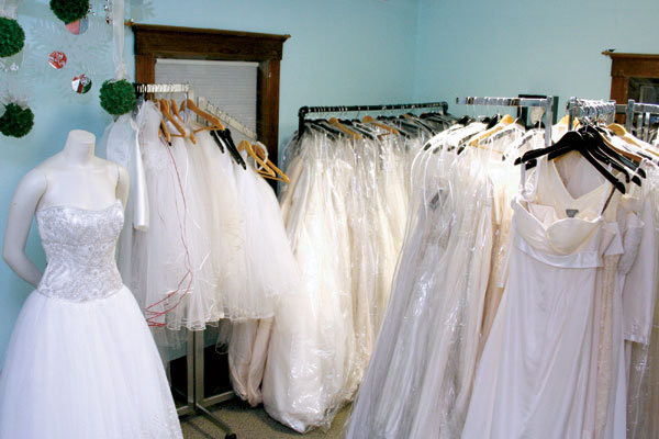 Wedding Dress Consignment Shops
 Save Up to 80 Percent on Designer Wedding Gowns