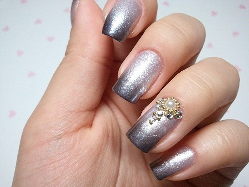 Wedding Finger Nails
 Picture The Newest Wedding Trend The Ring Finger Nails