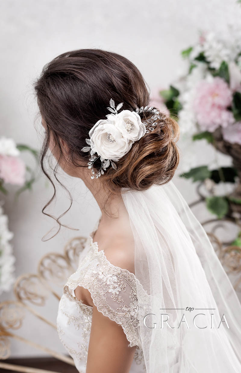 Wedding Hairstyle With Veil
 Enhance Your Romantic Bridal Hair Half Up Half Down