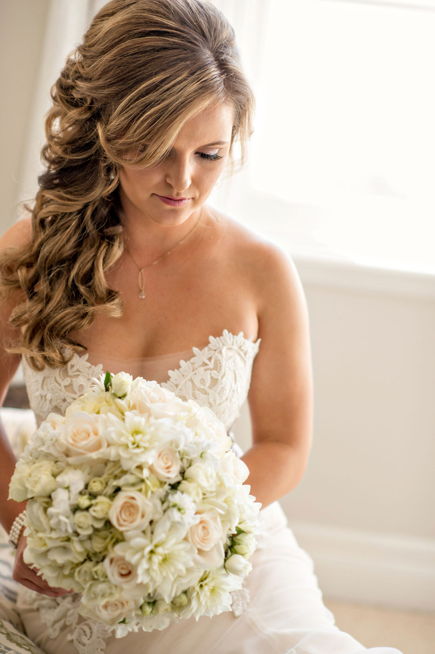 Wedding Hairstyles On The Side
 Wedding Hair Pretty Hairstyles for Brides with Long Hair