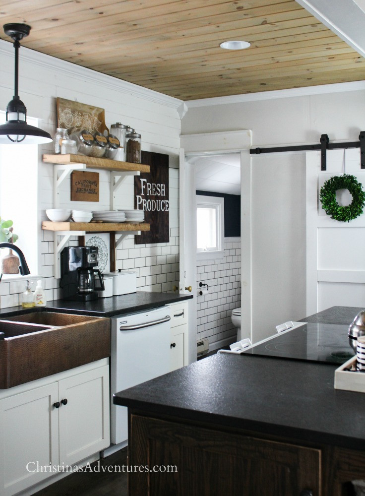 White Farmhouse Kitchen
 Farmhouse decor in the kitchen for spring and summer