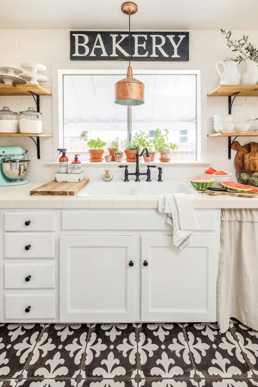 White Farmhouse Kitchen
 Farmhouse Kitchen The 5 Essentials American Farmhouse