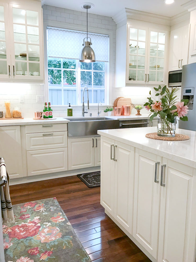 White Farmhouse Kitchen
 How to Accessorize Your Kitchen for the Holidays