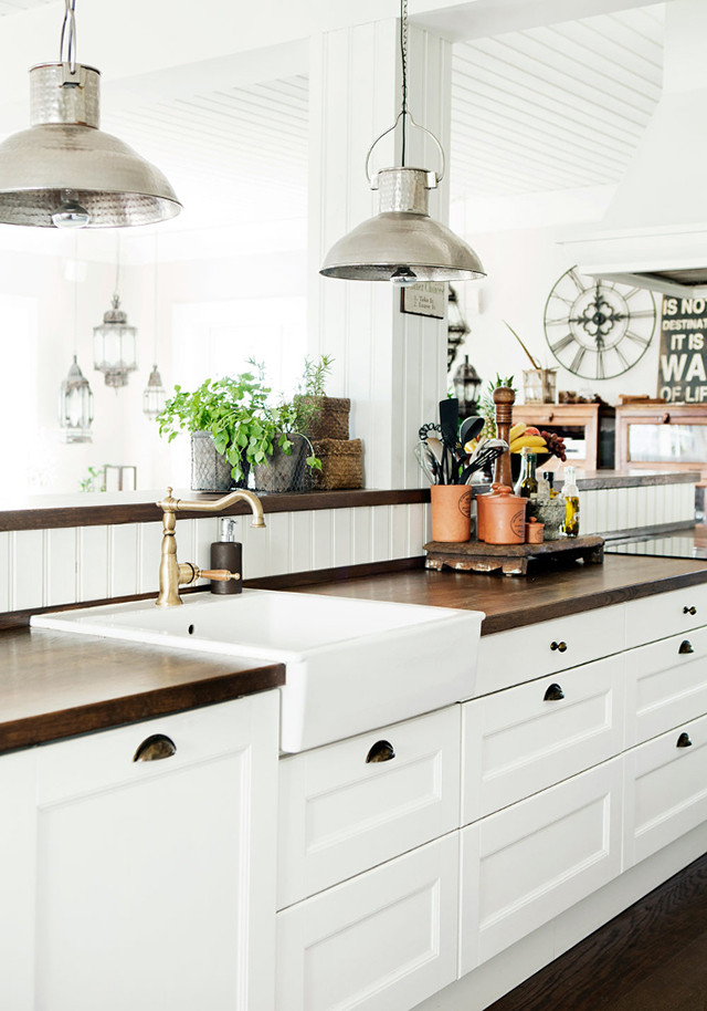 White Farmhouse Kitchen
 15 Amazing White Modern Farmhouse Kitchens City Farmhouse