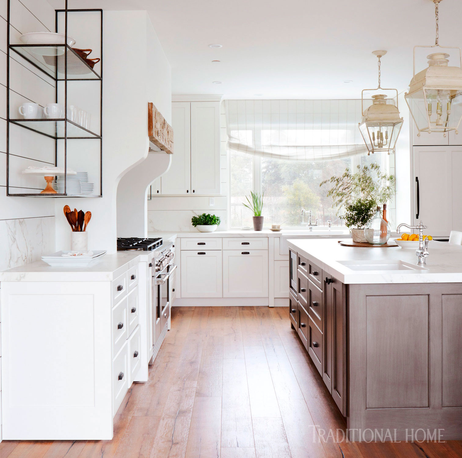 White Farmhouse Kitchen
 White Farmhouse Style Kitchen