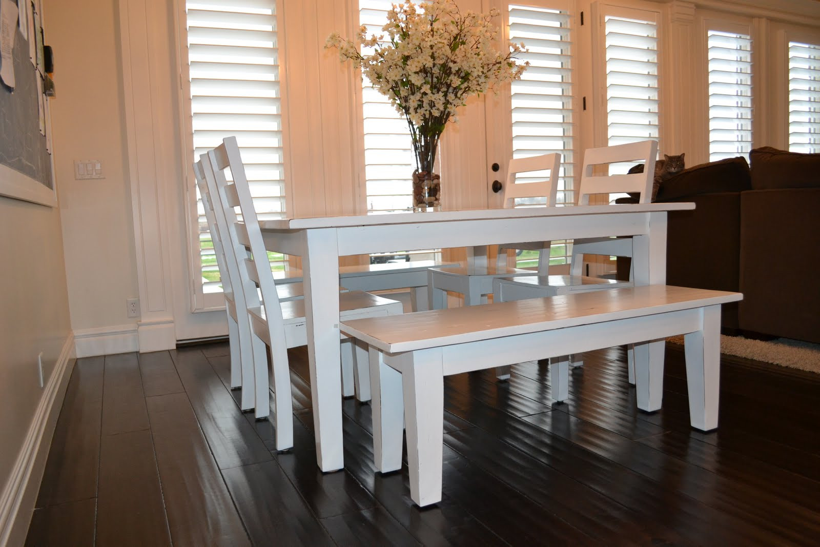 White Kitchen Bench
 of Kitchen Design Ideas Remodel and Decor