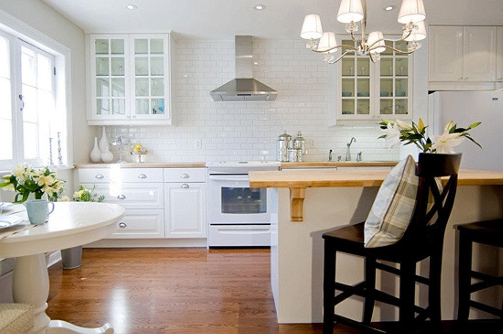 White Kitchen Cabinets Backsplash Ideas
 White Kitchen Backsplash Ideas – HomesFeed