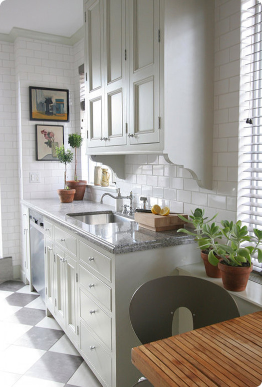 White Kitchen Subway Tile
 White Kitchens & Subway Tile