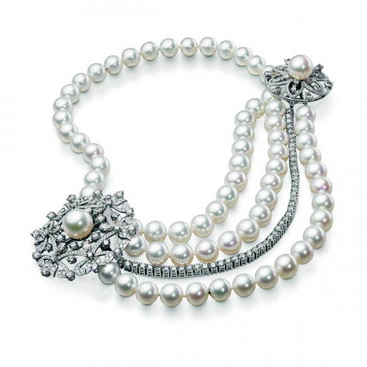 White Pearl Necklace
 Pearl necklaces