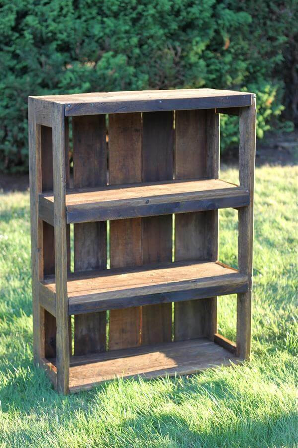 Wood Bookshelf DIY
 DIY Wood Pallet Bookshelf Tutorial
