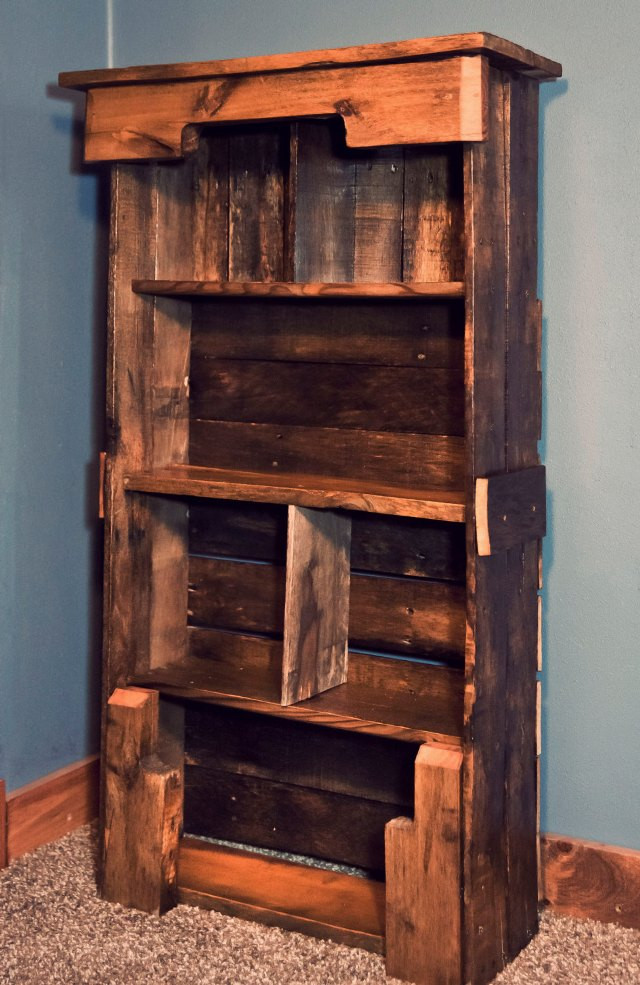 Wood Bookshelf DIY
 Wooden Pallet Bookshelf DIY