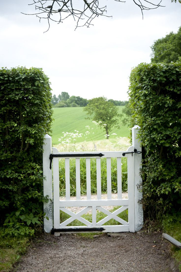 Wooden Backyard Gates
 Simple Wooden Garden Gate WoodWorking Projects & Plans