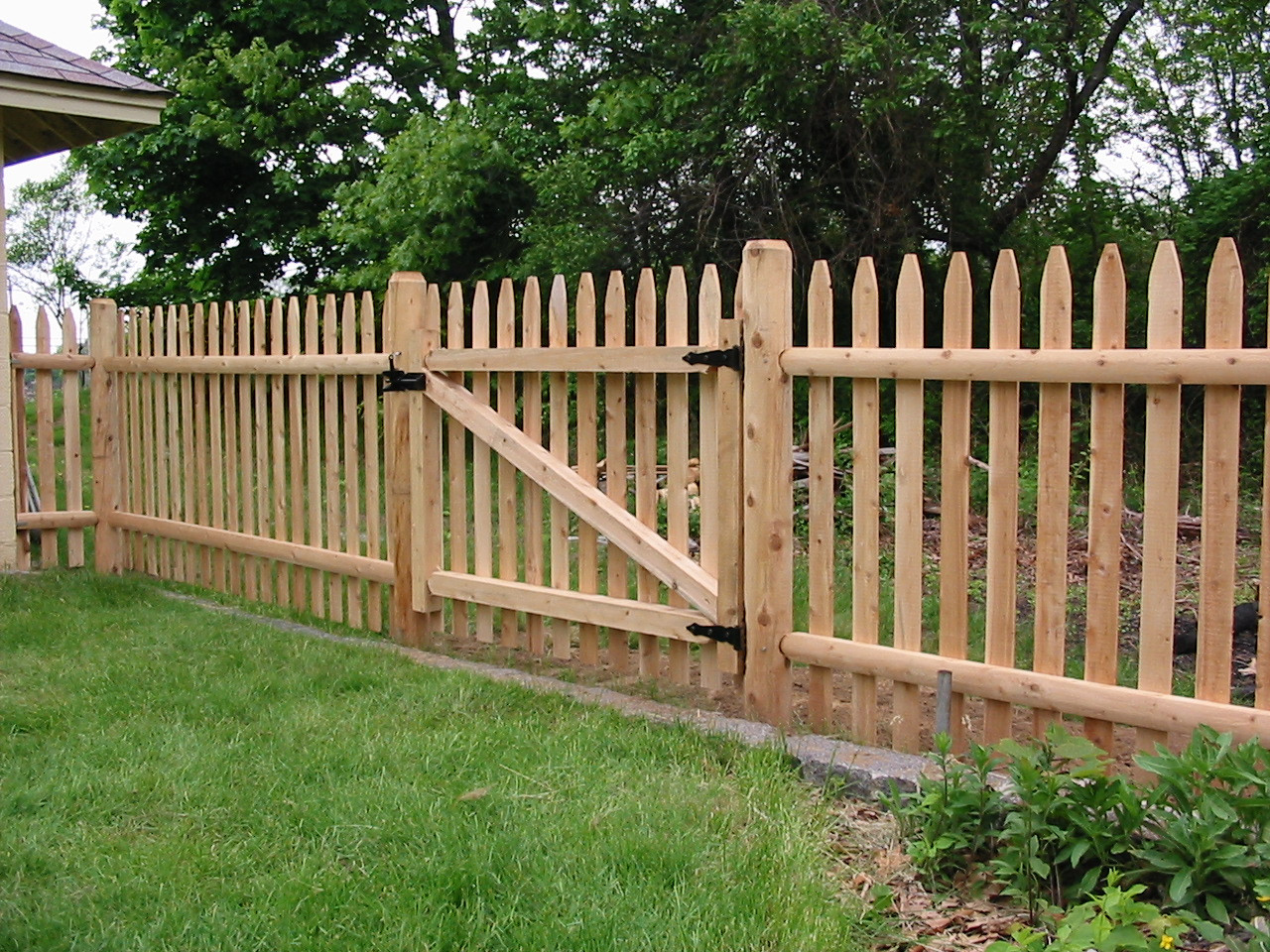 Wooden Backyard Gates
 Backyard Fencing Ideas – HomesFeed