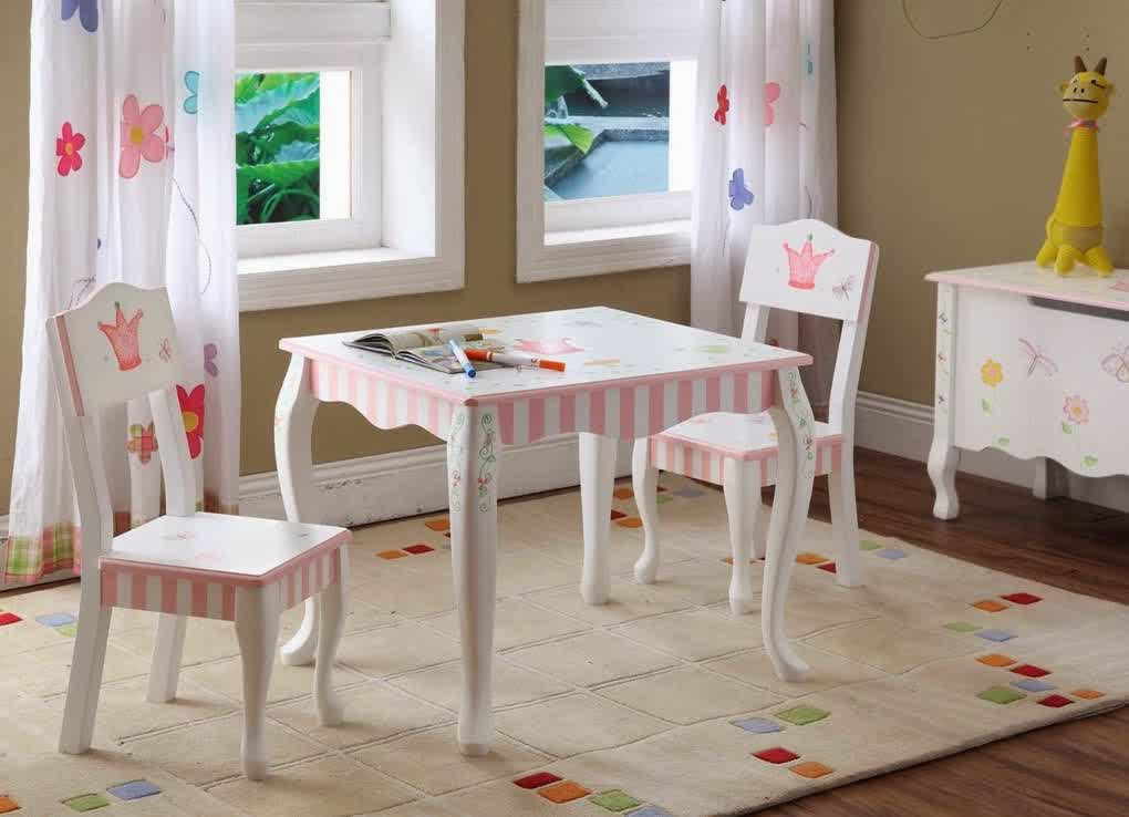 Wooden Kids Table
 Wooden Table and Chairs for Kids – HomesFeed