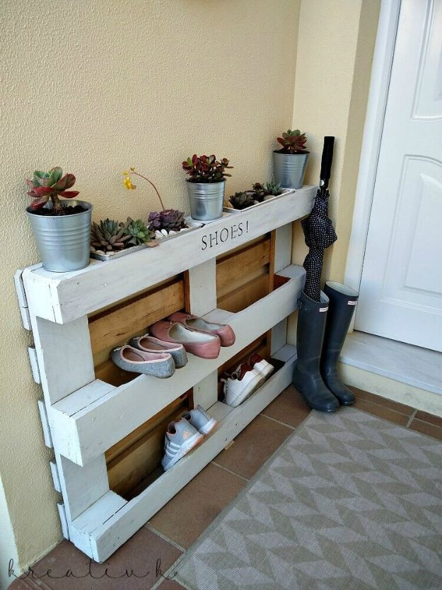 Wooden Shoe Rack DIY
 34 DIY Shoe Racks