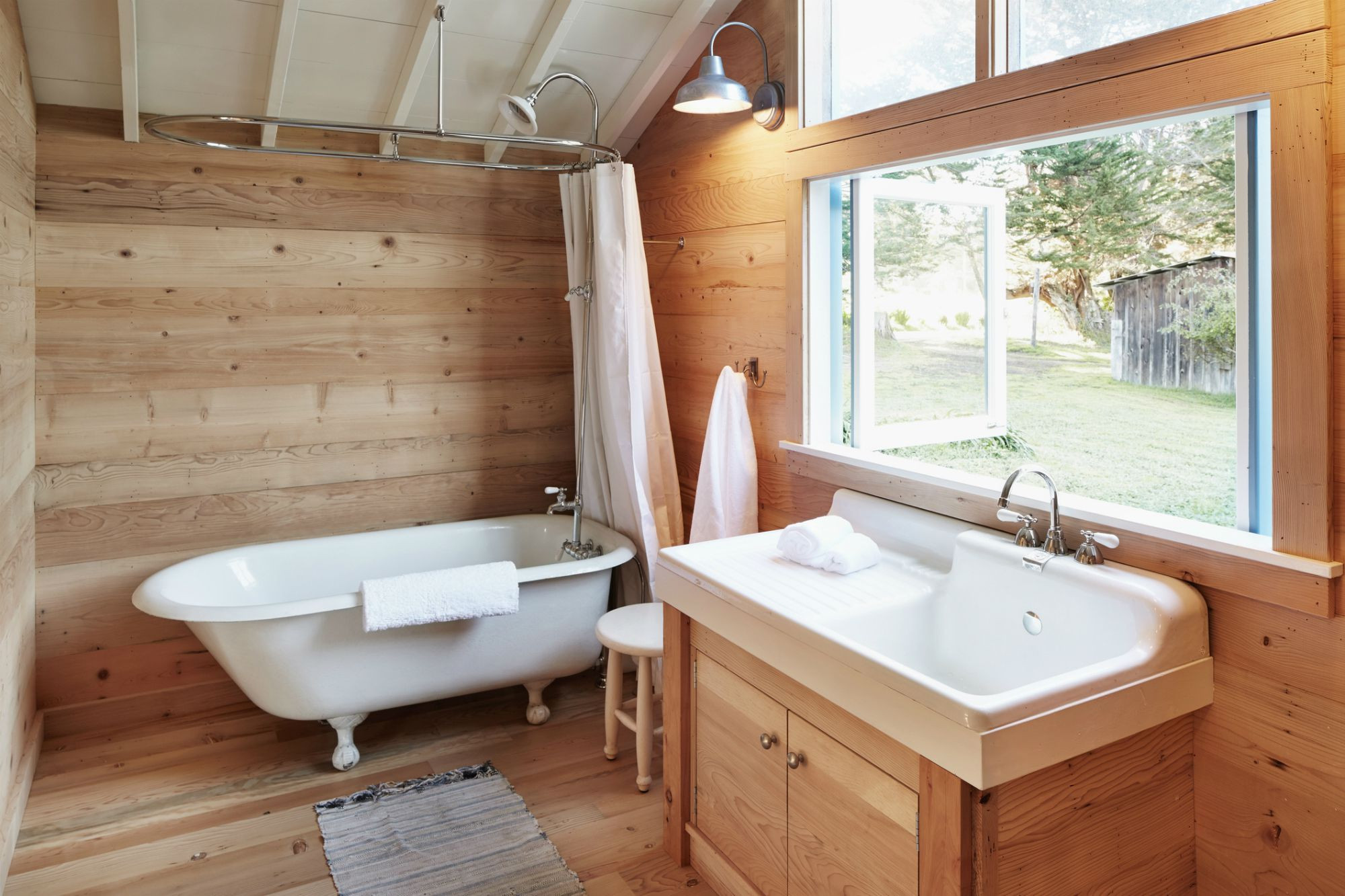 Woodsy Bathroom Decor
 8 Bathrooms That Nail the Natural Wood Trend