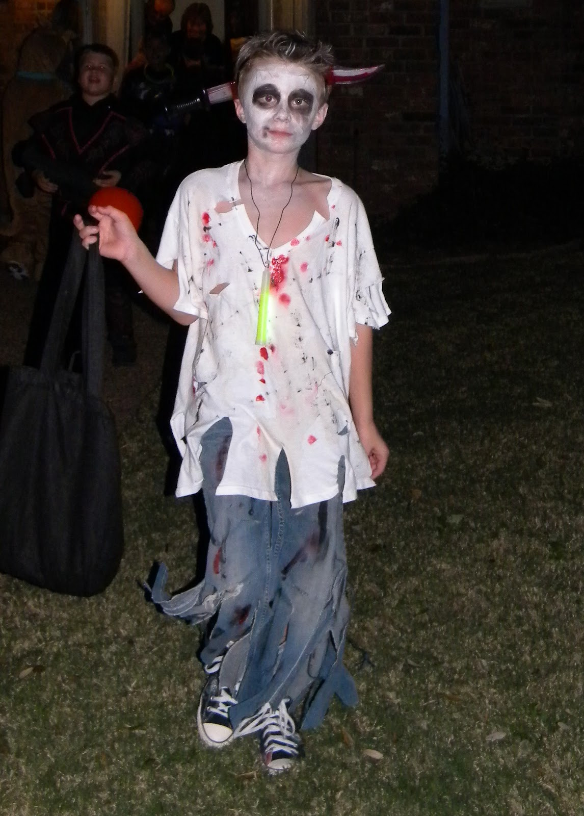 Zombie DIY Costume
 To Life and To Love 15 Cheap & Easy Homemade Halloween